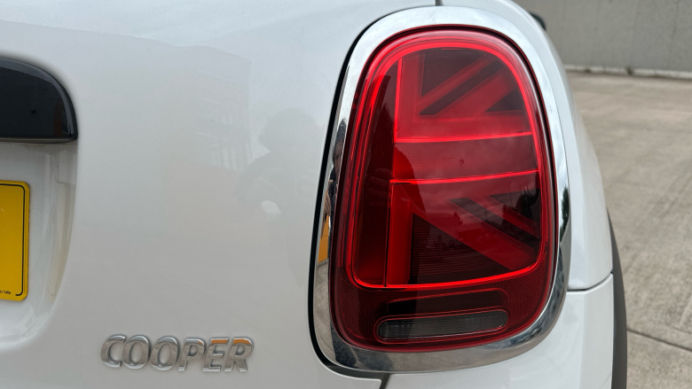 MINI Hatchback 1.5 Cooper Exclusive Premium 3dr Petrol Hatchback